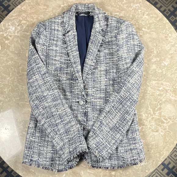 Elie Tahari Jackets & Blazers - Elie Tahari Blue and White Tweed Blazer Size 2